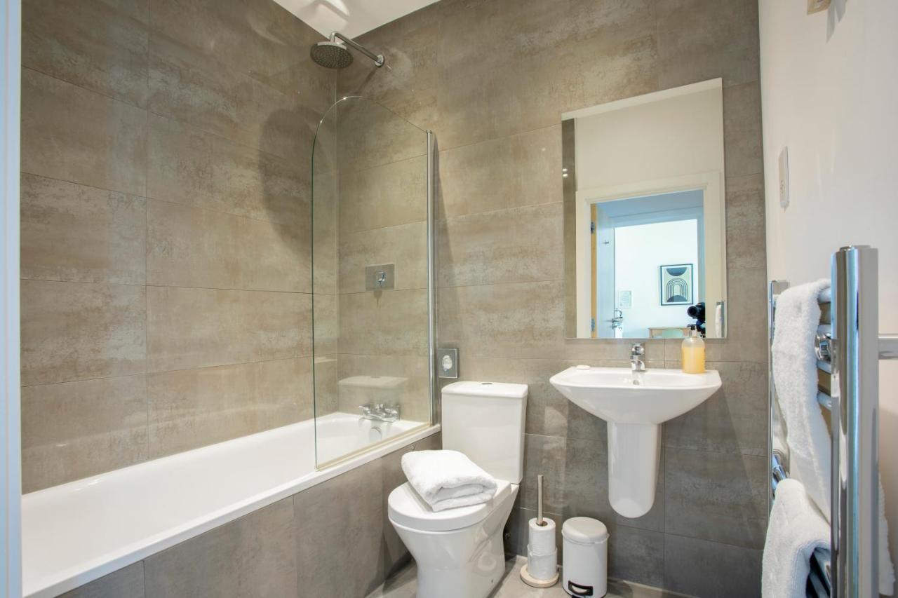 1 Bed Apartment - Redhill Central, Surrey, Gatwick #2 Exterior photo
