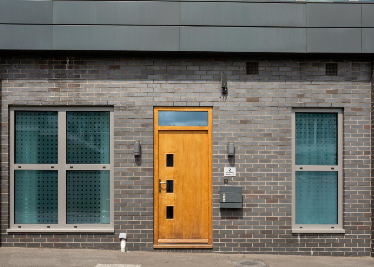 1 Bed Apartment - Redhill Central, Surrey, Gatwick #2 Exterior photo