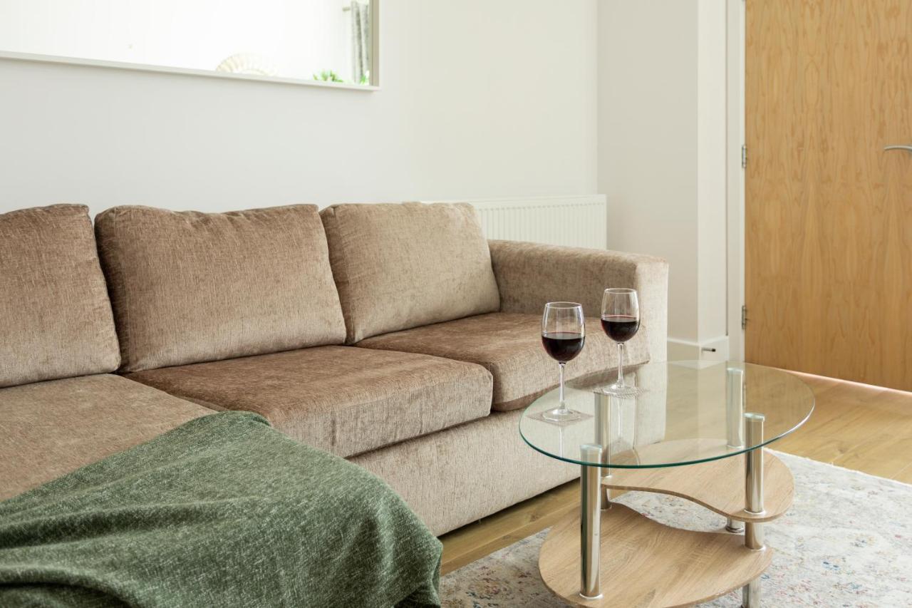 1 Bed Apartment - Redhill Central, Surrey, Gatwick #2 Exterior photo