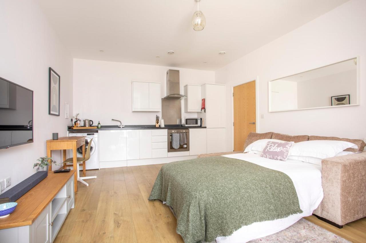 1 Bed Apartment - Redhill Central, Surrey, Gatwick #2 Exterior photo